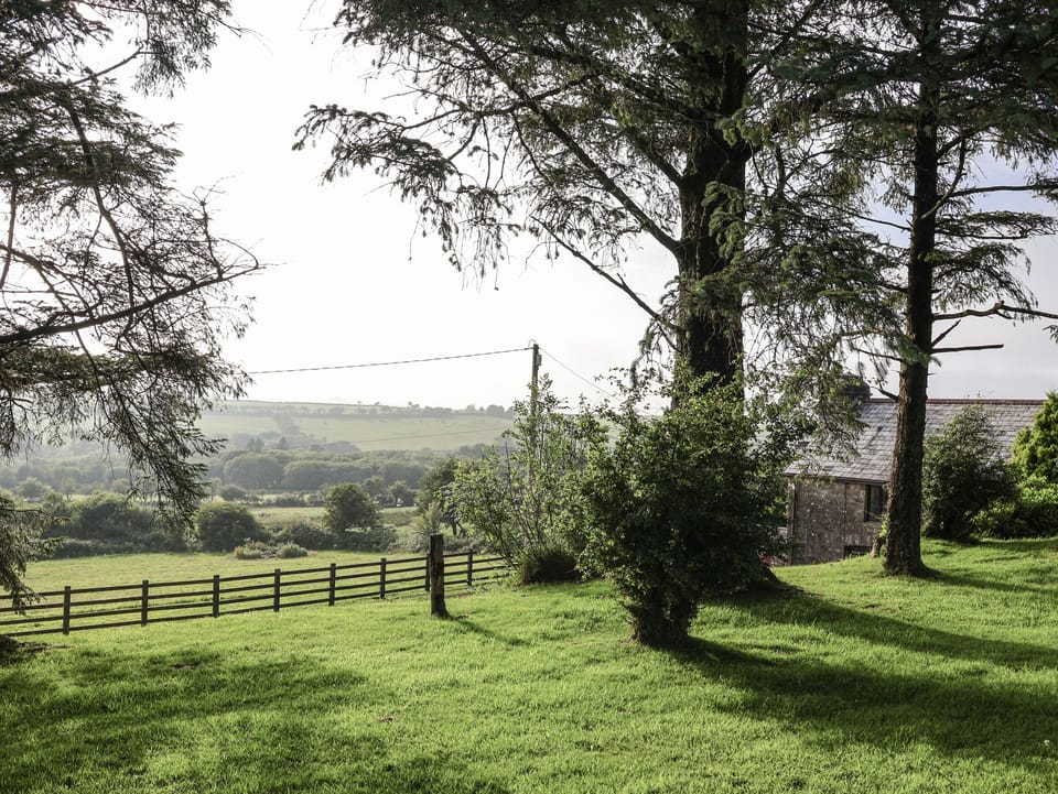 Cottage | Property grounds