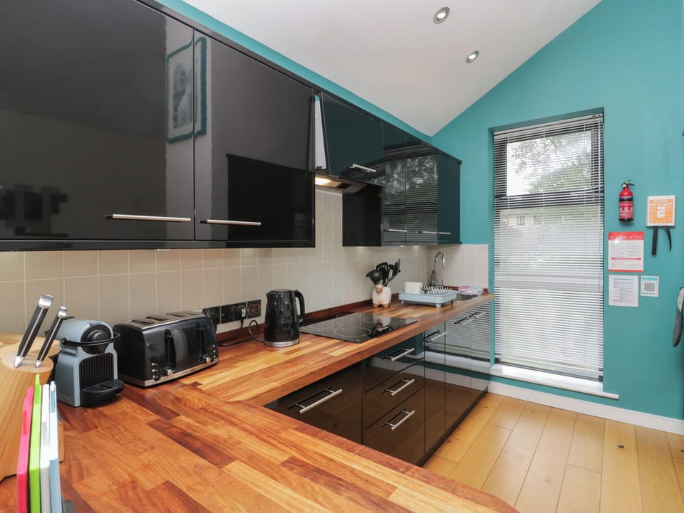 Fridge, dishwasher, electric kettle, toaster