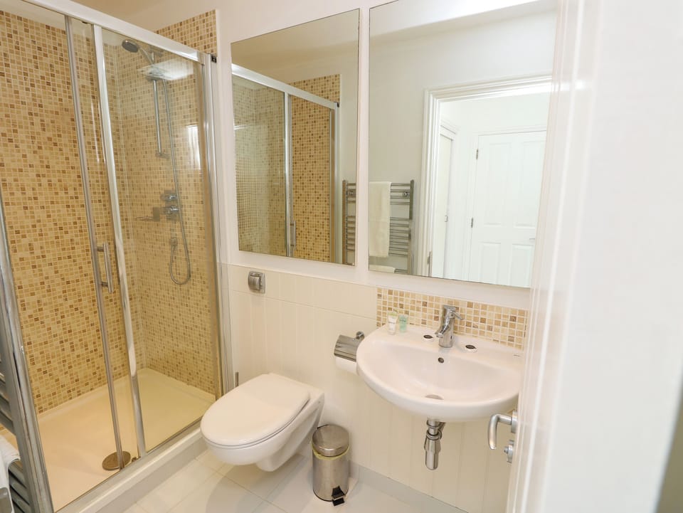 Whitfield P10 Cottage in Freshwater