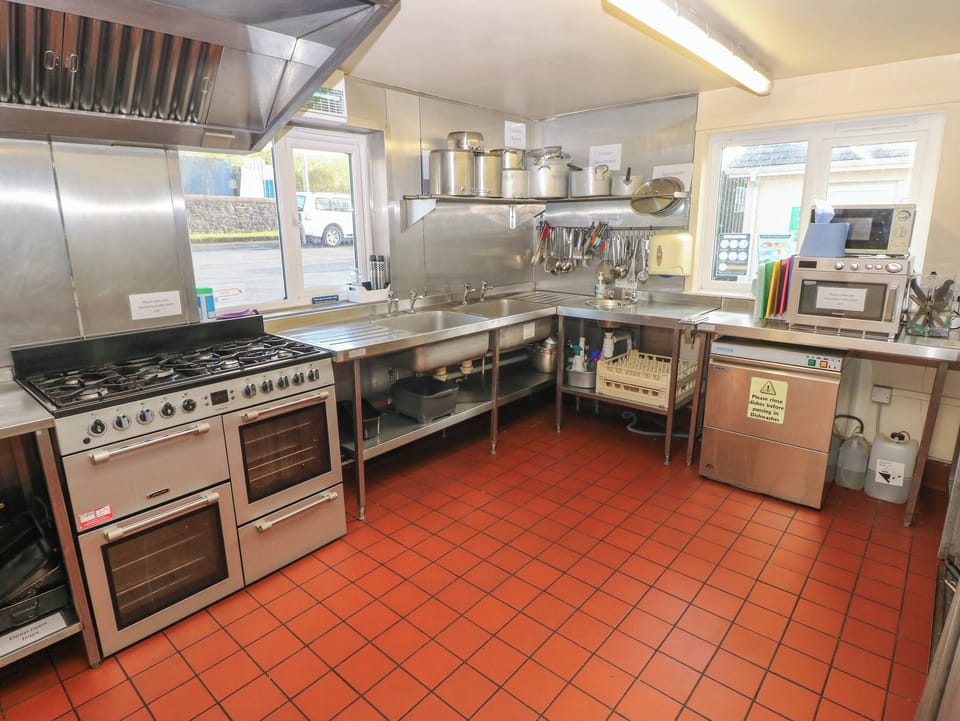 Fridge, dishwasher, cookware/dishes/utensils