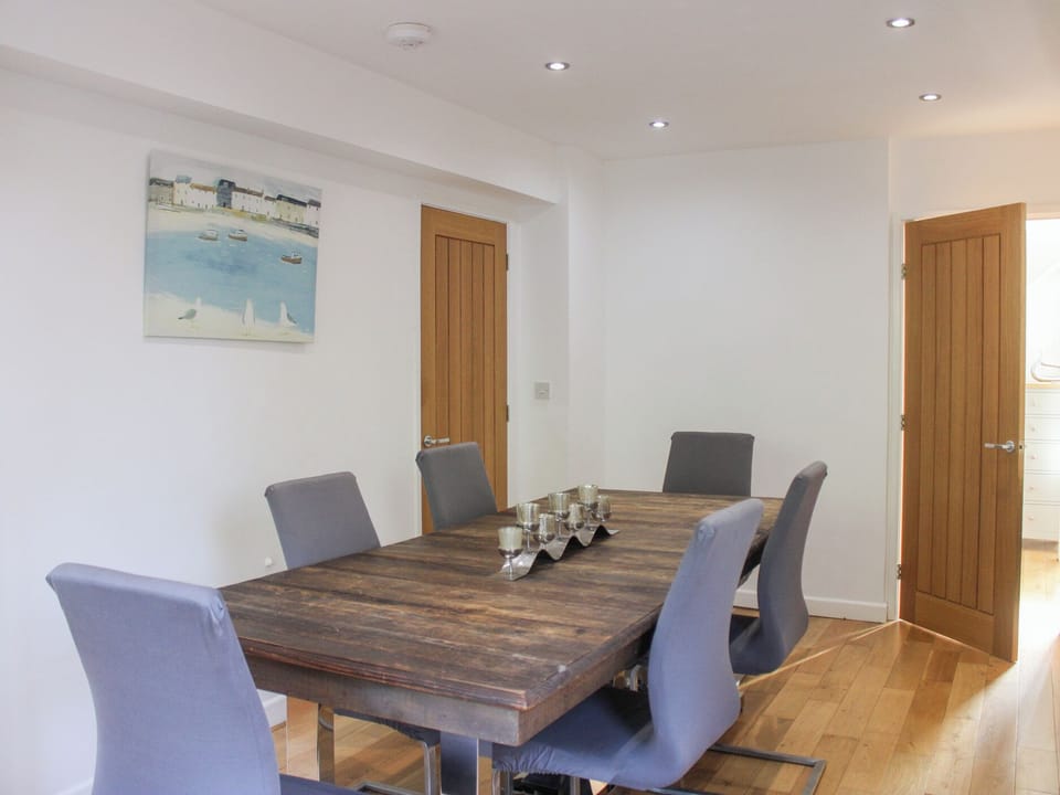 Cottage | Dining