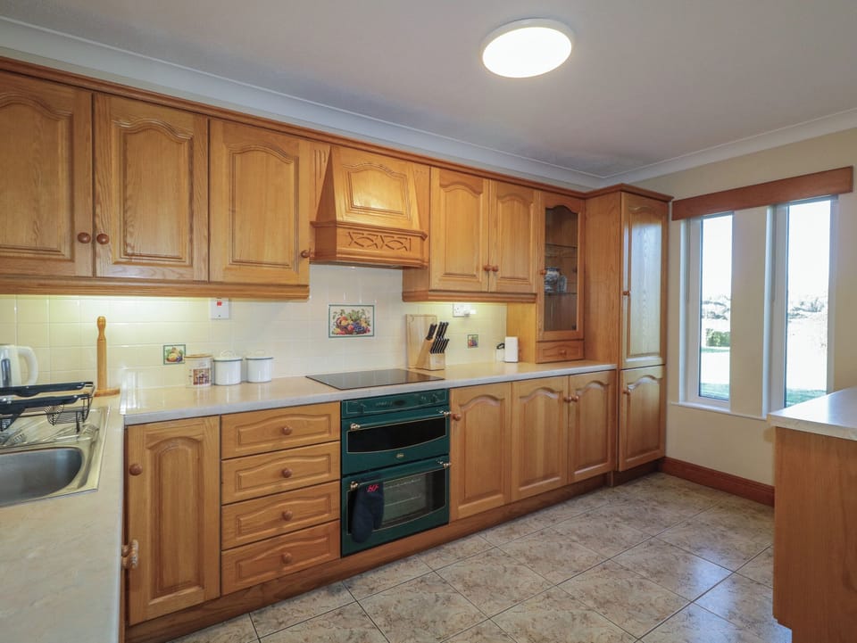 Dishwasher, electric kettle, cookware/dishes/utensils