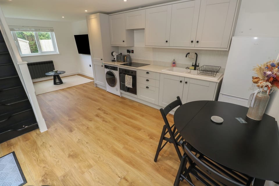 Fridge, electric kettle, toaster, cookware/dishes/utensils
