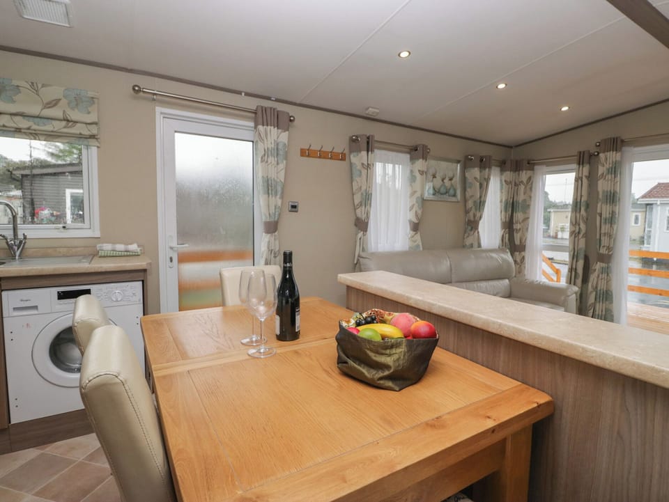 Cottage | Dining