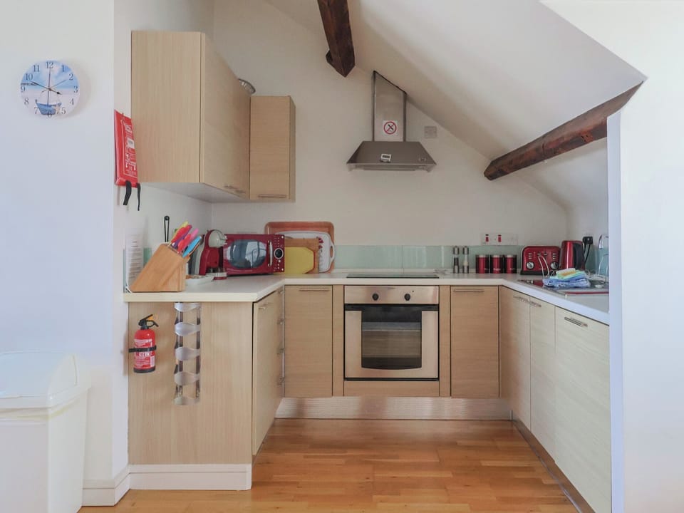 Cottage | Private kitchen | Fridge, dishwasher, electric kettle, toaster