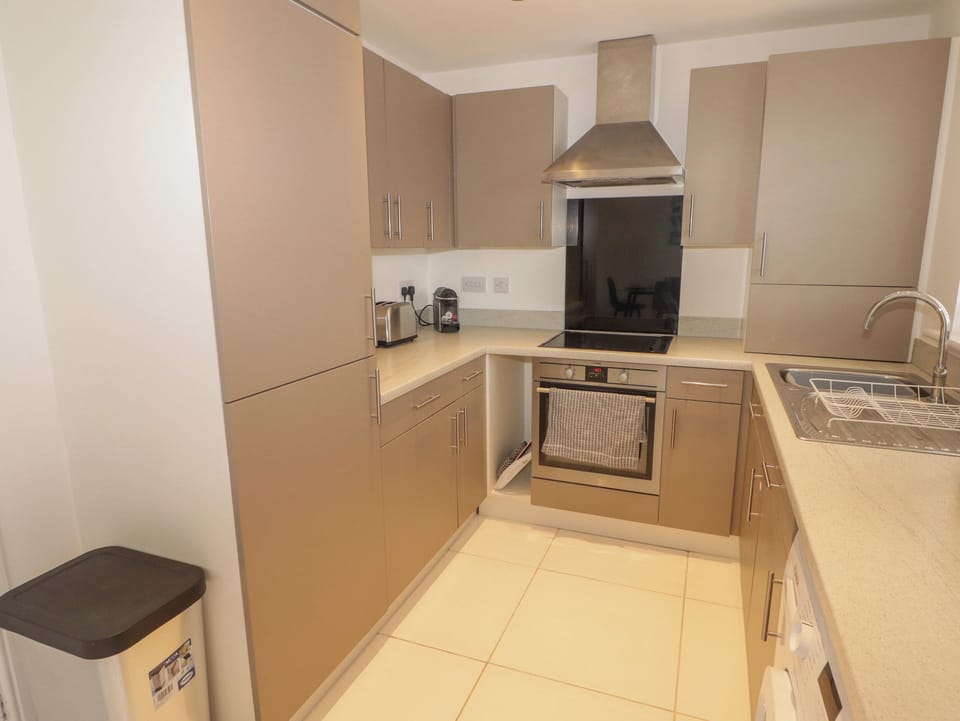 Fridge, dishwasher, electric kettle, toaster