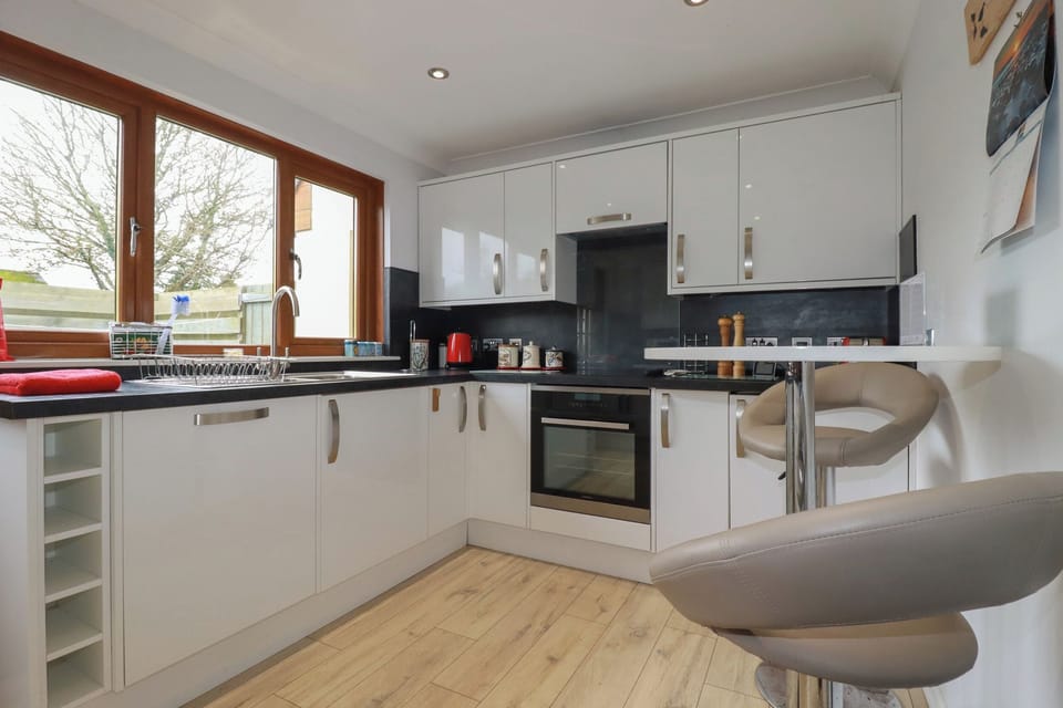 Fridge, dishwasher, electric kettle, cookware/dishes/utensils