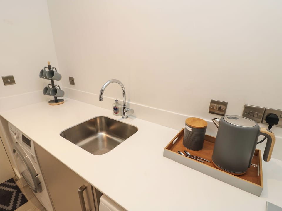 Fridge, dishwasher, electric kettle, toaster