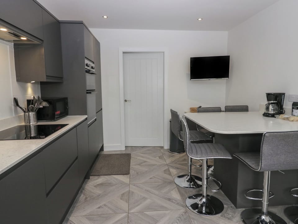 Fridge, dishwasher, electric kettle, toaster