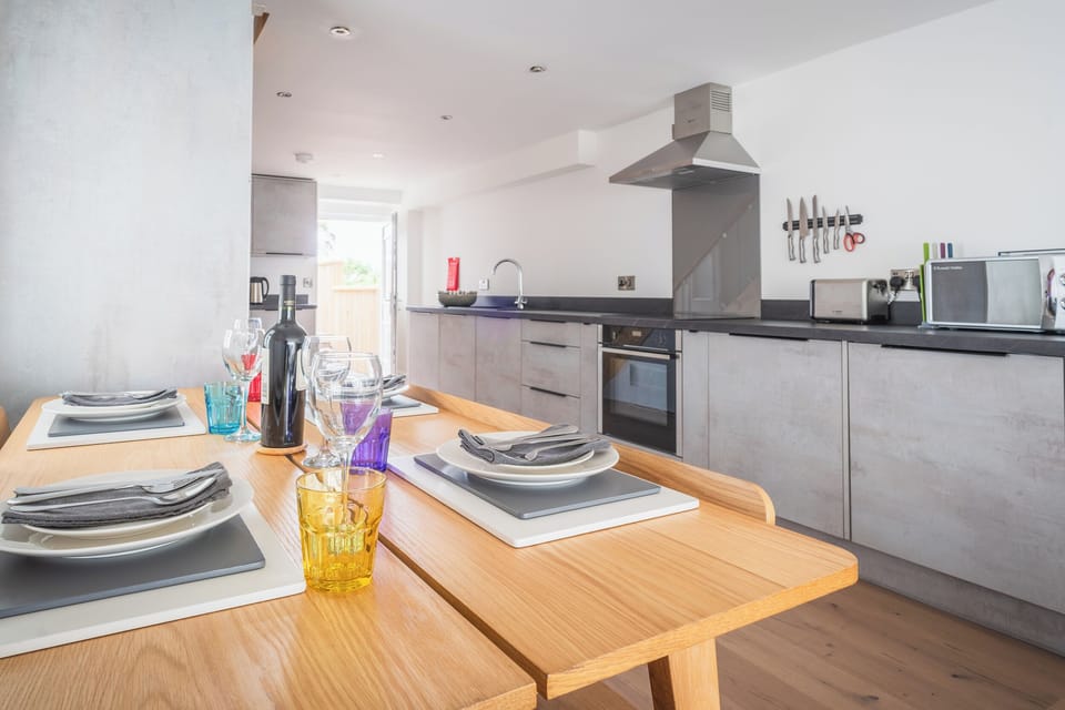 Fridge, dishwasher, electric kettle, toaster