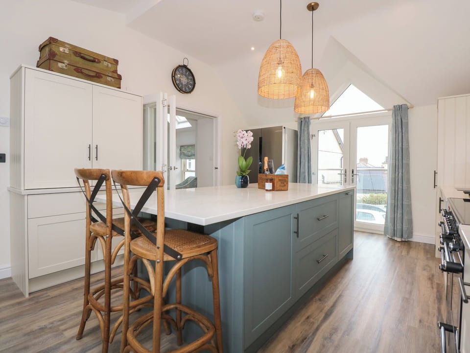 Cottage | Private kitchen | Fridge, dishwasher, electric kettle, toaster