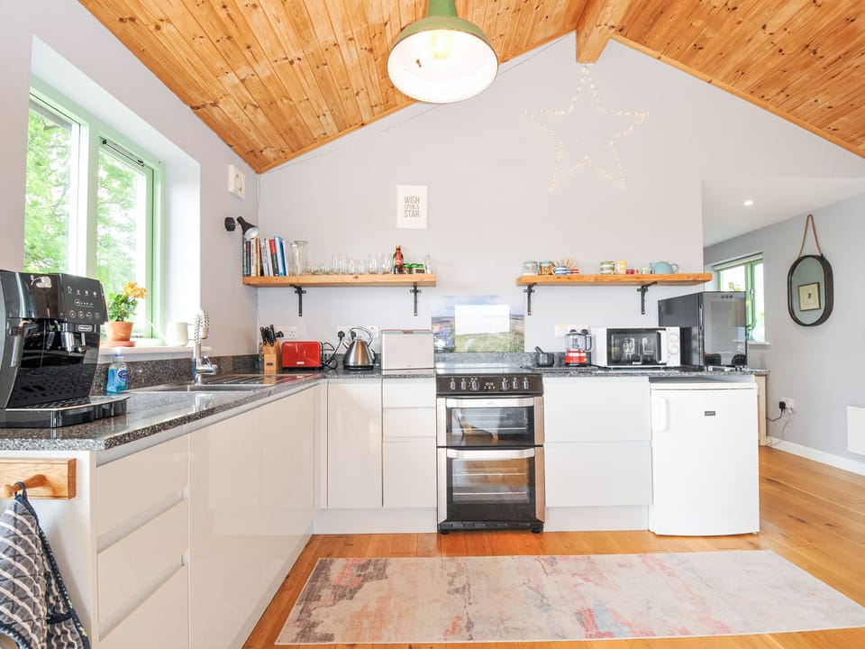 Fridge, dishwasher, cookware/dishes/utensils