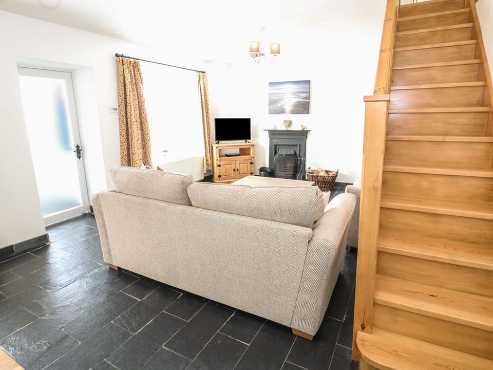 Cottage | Living area | Fireplace