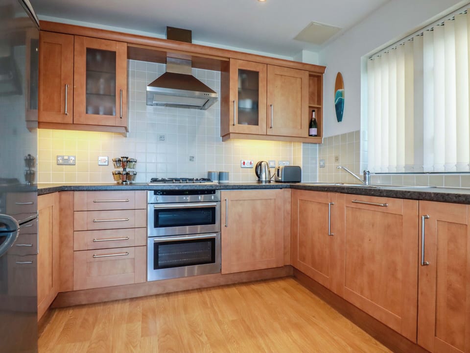 Fridge, dishwasher, electric kettle, cookware/dishes/utensils