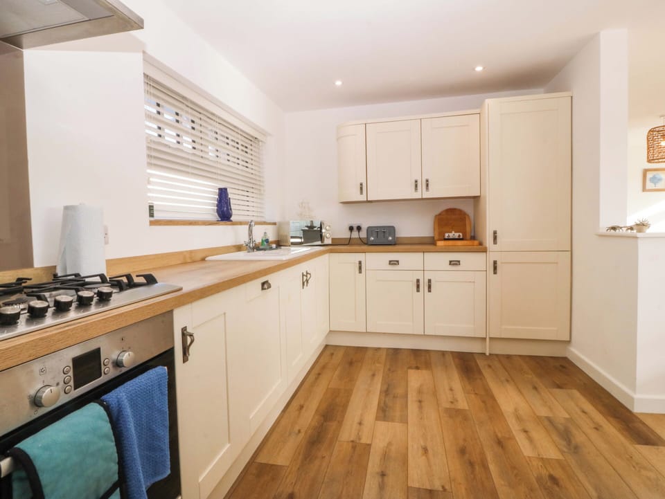 Fridge, dishwasher, electric kettle, toaster