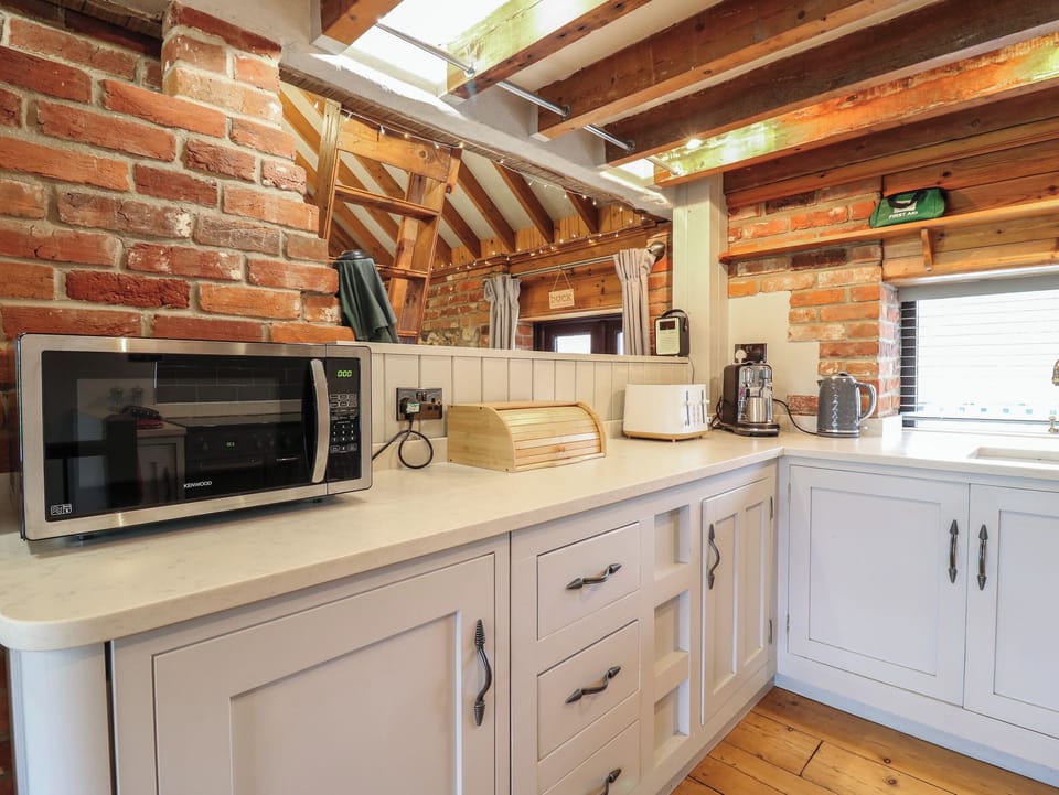 Fridge, dishwasher, electric kettle, cookware/dishes/utensils