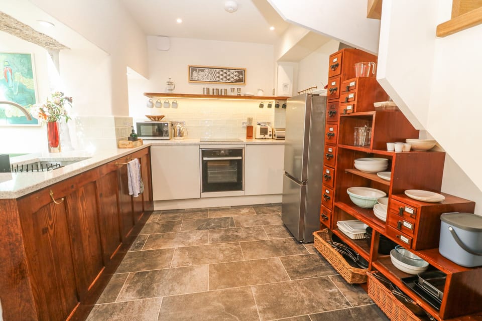 Fridge, dishwasher, electric kettle, toaster