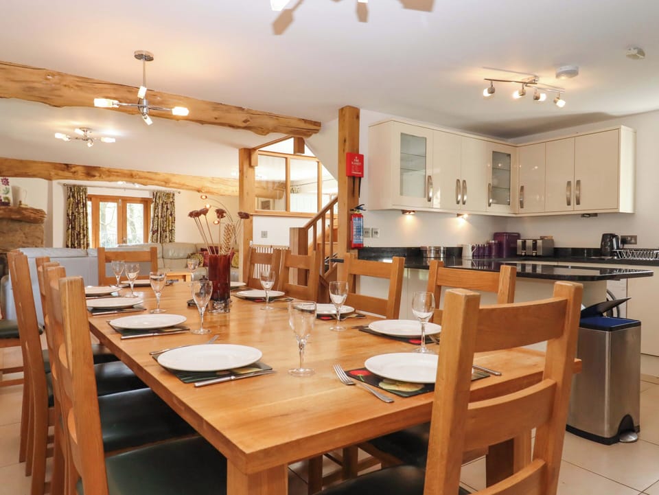 Cottage | Dining