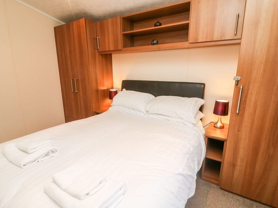 2 bedrooms, individually decorated, individually furnished, free WiFi