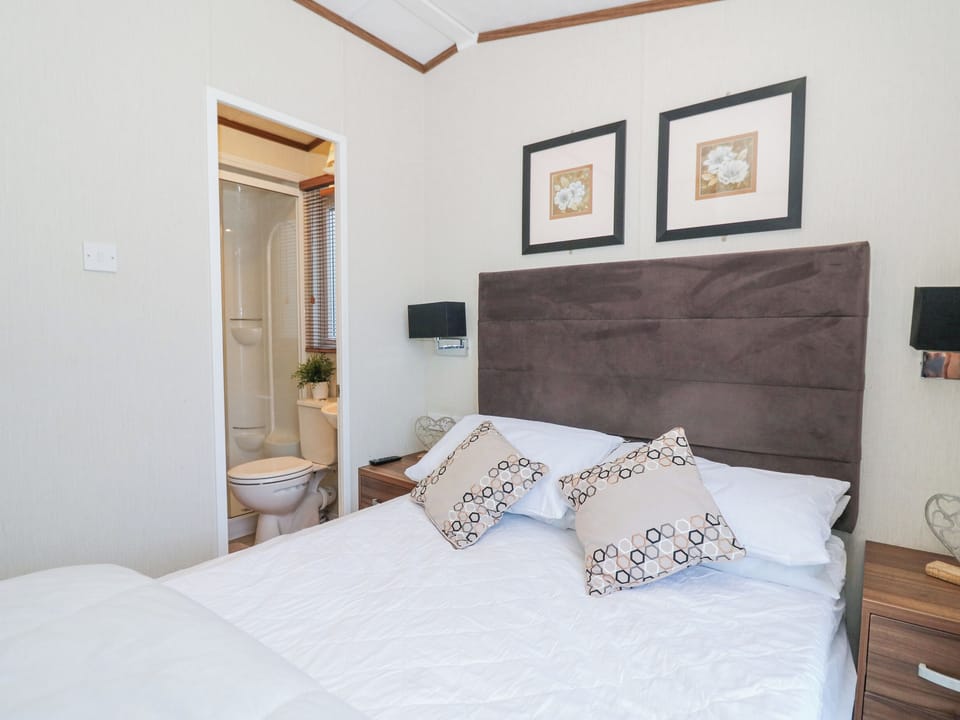3 bedrooms, individually decorated, individually furnished, free WiFi