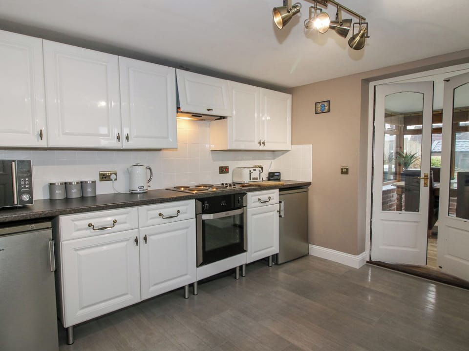 Dishwasher, electric kettle, cookware/dishes/utensils