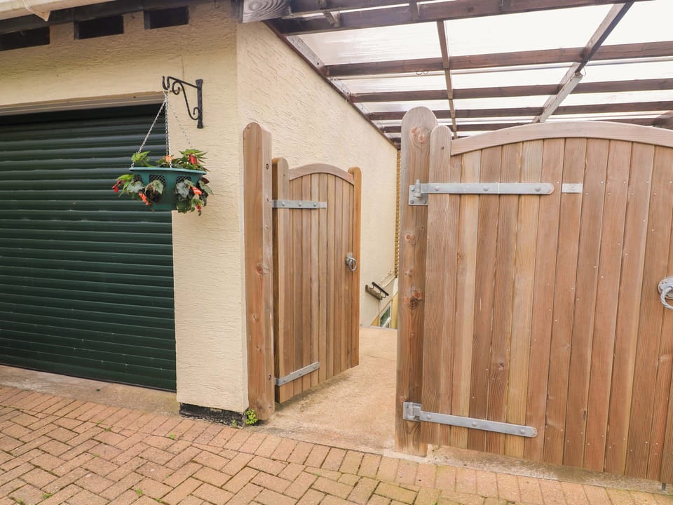 Cottage | Property grounds