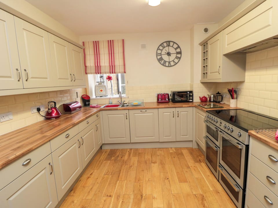 Fridge, dishwasher, electric kettle, toaster