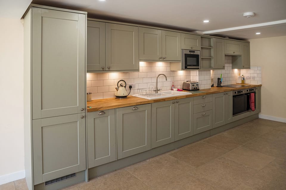 Fridge, dishwasher, electric kettle, toaster