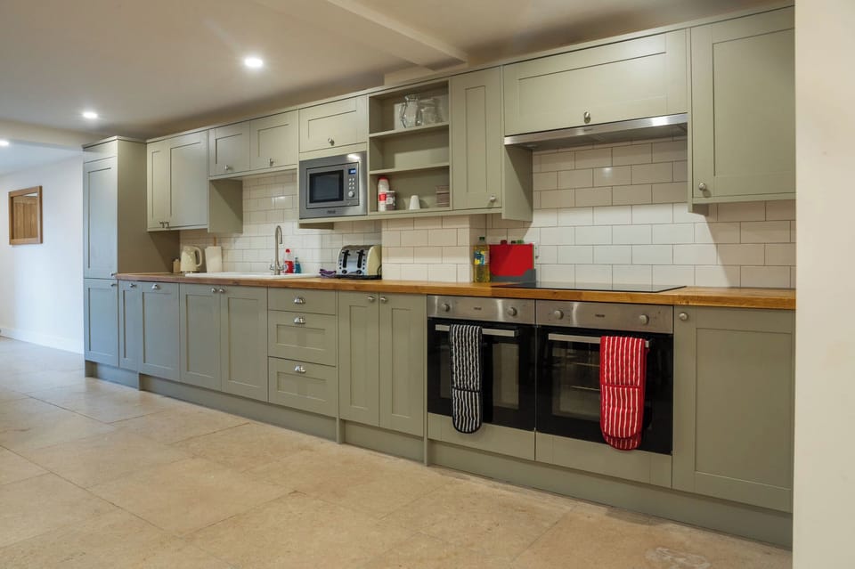 Fridge, dishwasher, electric kettle, toaster