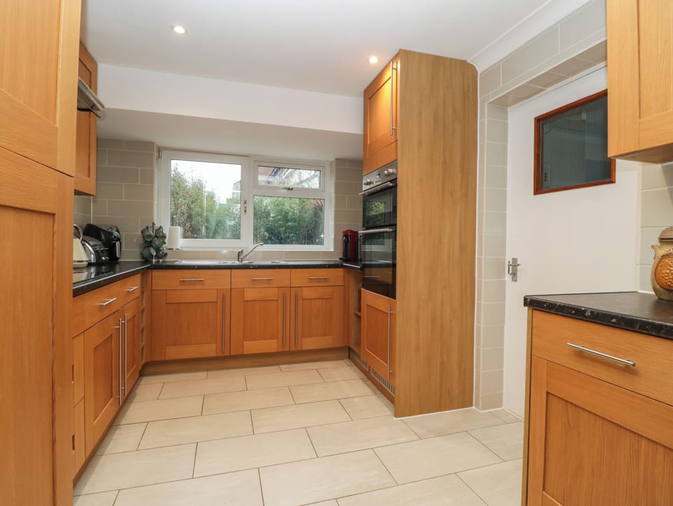 Fridge, dishwasher, toaster, cookware/dishes/utensils