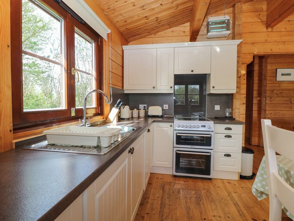 Dishwasher, electric kettle, cookware/dishes/utensils