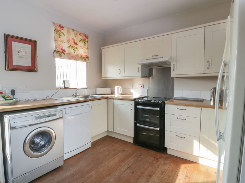 Fridge, dishwasher, cookware/dishes/utensils