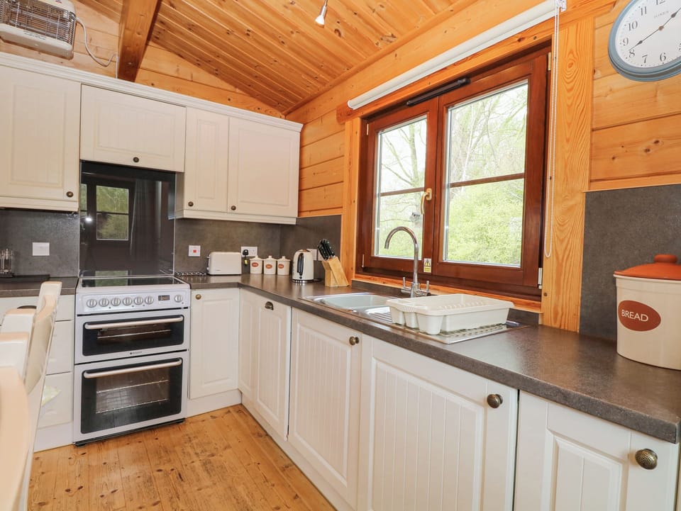 Dishwasher, electric kettle, cookware/dishes/utensils
