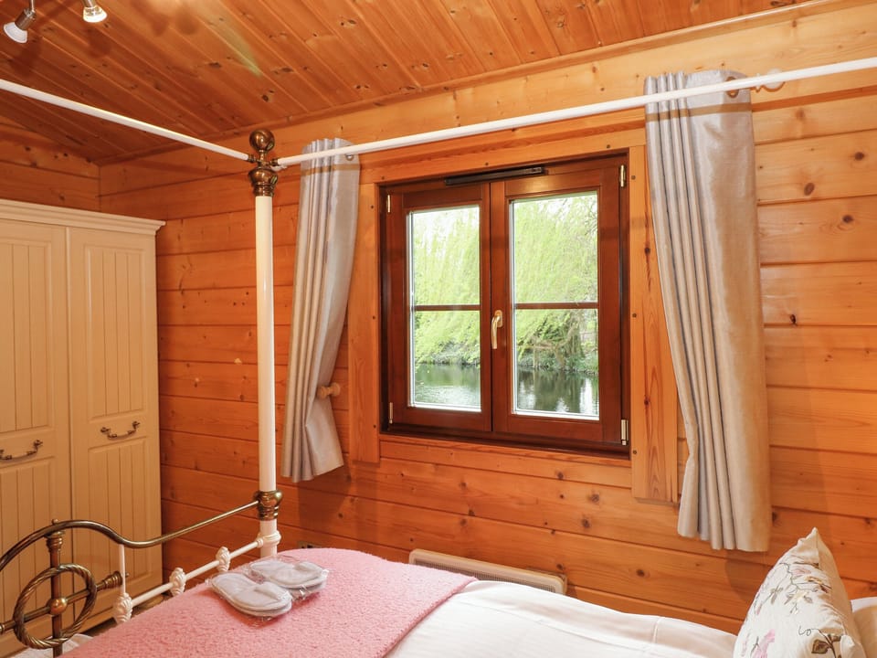Kingfisher Lodge Cottage in St Edmundsbury District
