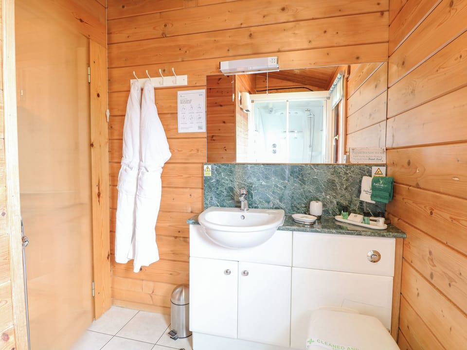 Kingfisher Lodge Cottage in St Edmundsbury District