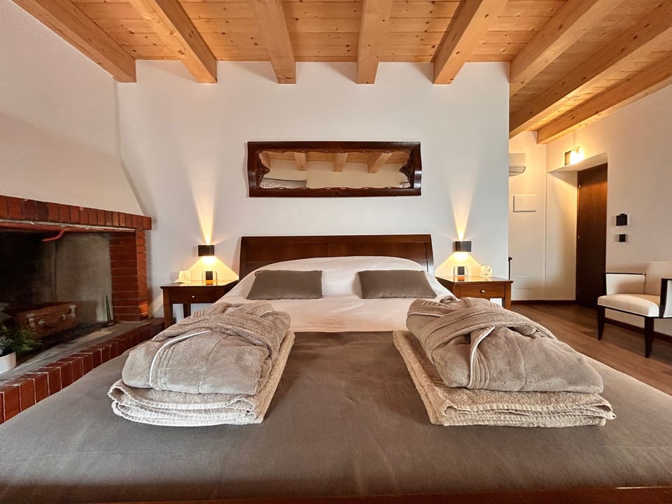 Superior Double Room, 1 King Bed, Mobility Accessible, Garden View | In-room safe, free WiFi