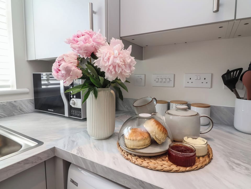 Cottage | Dining
