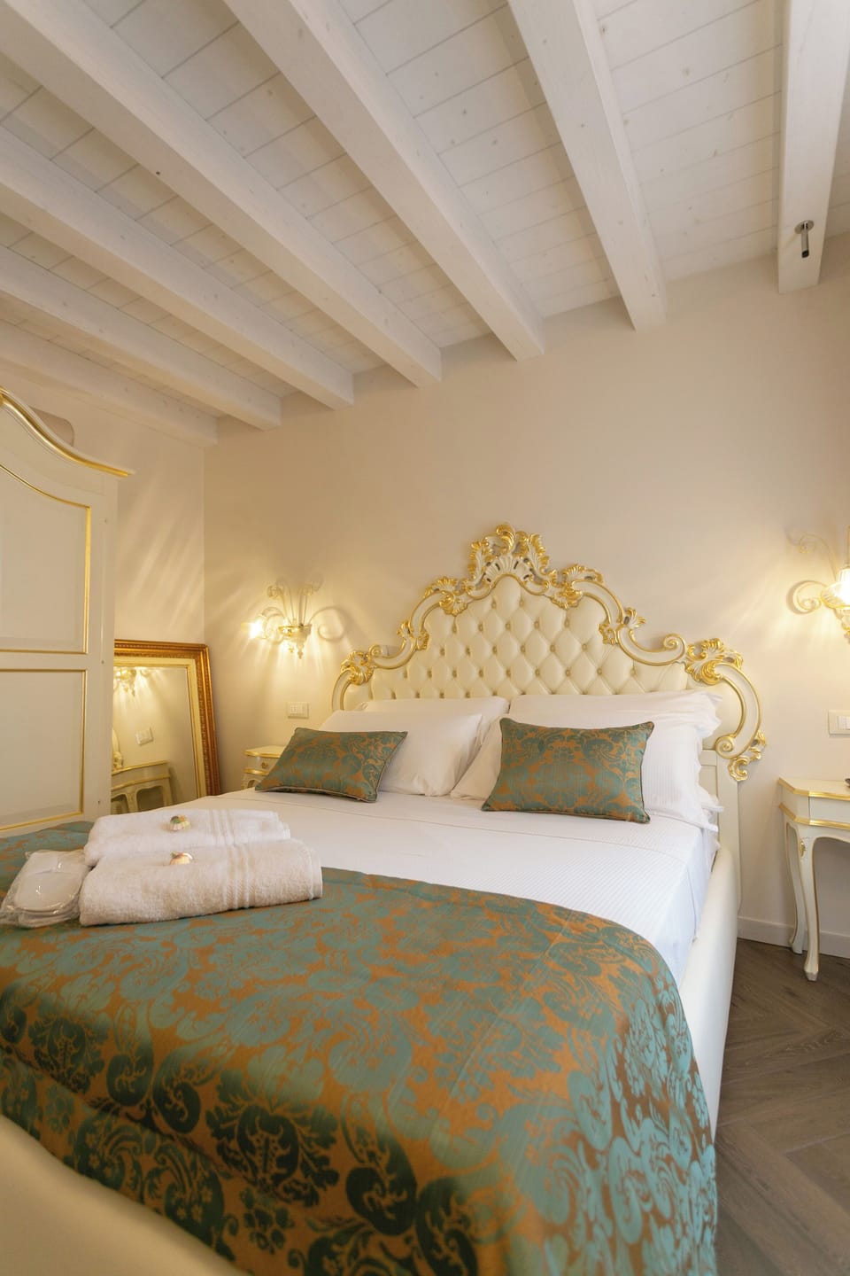 Comfort Room | In-room safe, blackout drapes, soundproofing, free WiFi