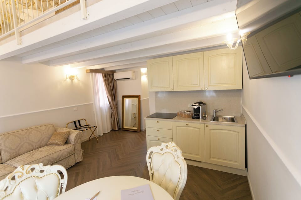 Deluxe Quadruple Room | Living area | TV
