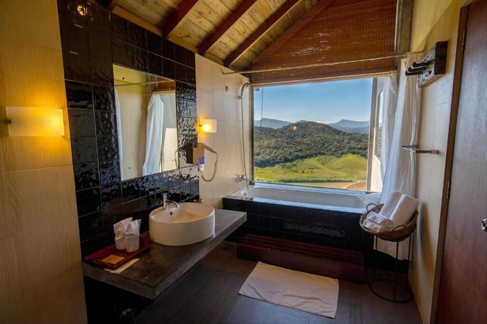 Superior Suite, Mountain View | Bathroom | Hair dryer, slippers, towels, soap