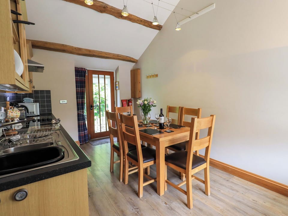 Cottage | Dining