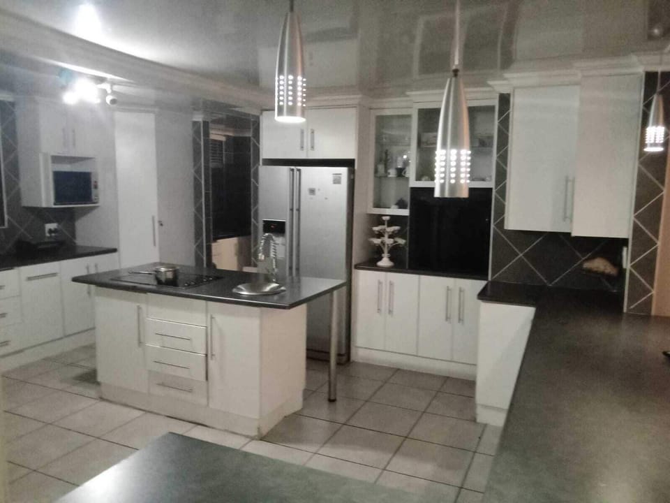 Cottage, Pool View | Private kitchen | Electric kettle