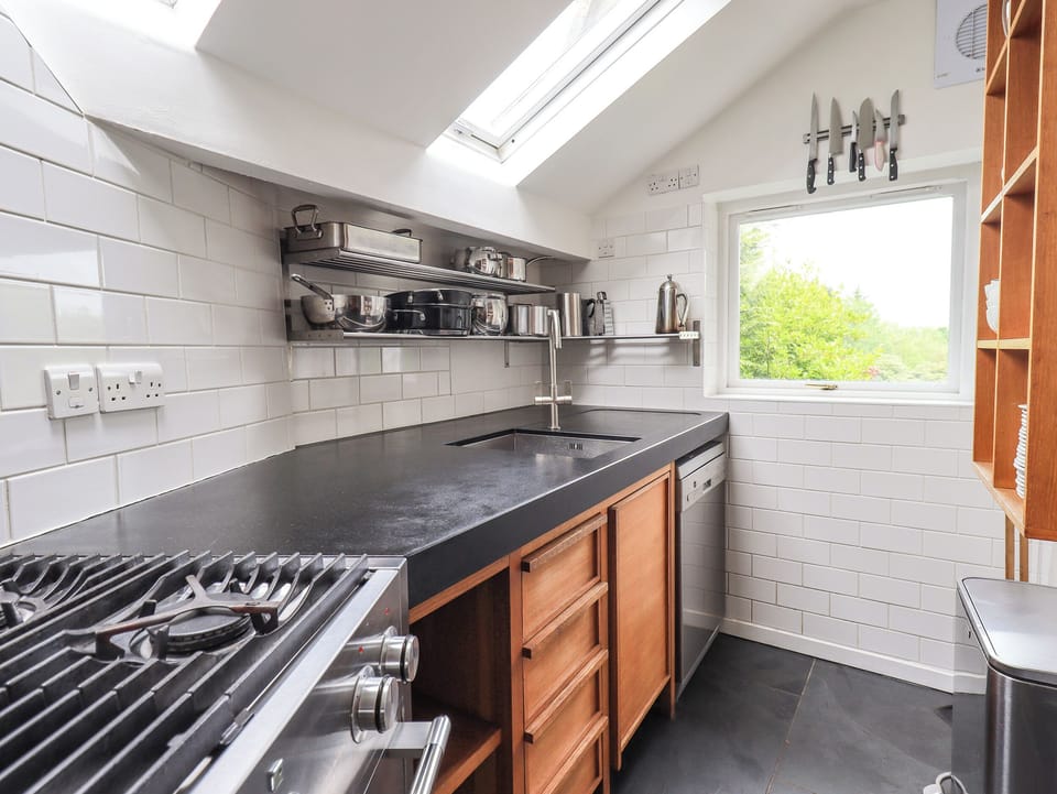 Dishwasher, cookware/dishes/utensils