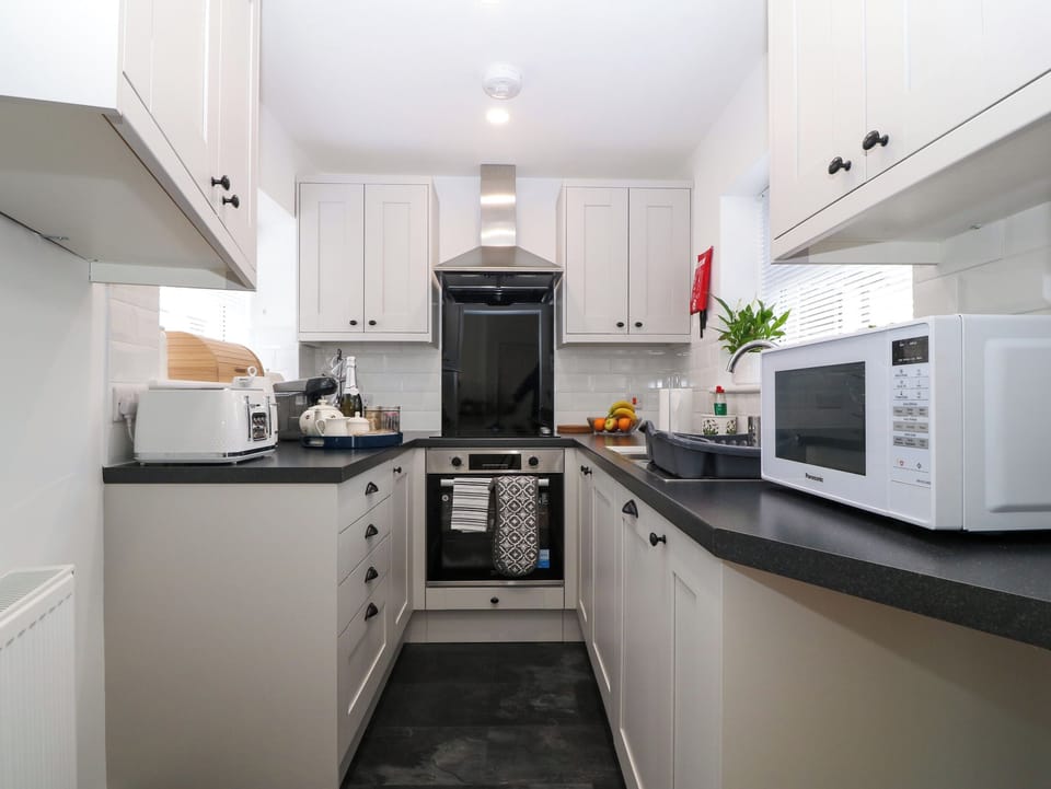 Dishwasher, cookware/dishes/utensils