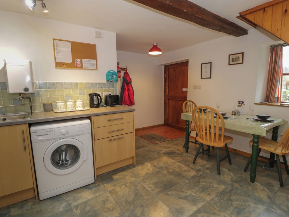 Fridge, cookware/dishes/utensils