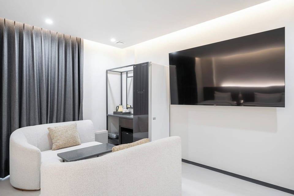 Deluxe Twin Room | Desk, laptop workspace, free WiFi