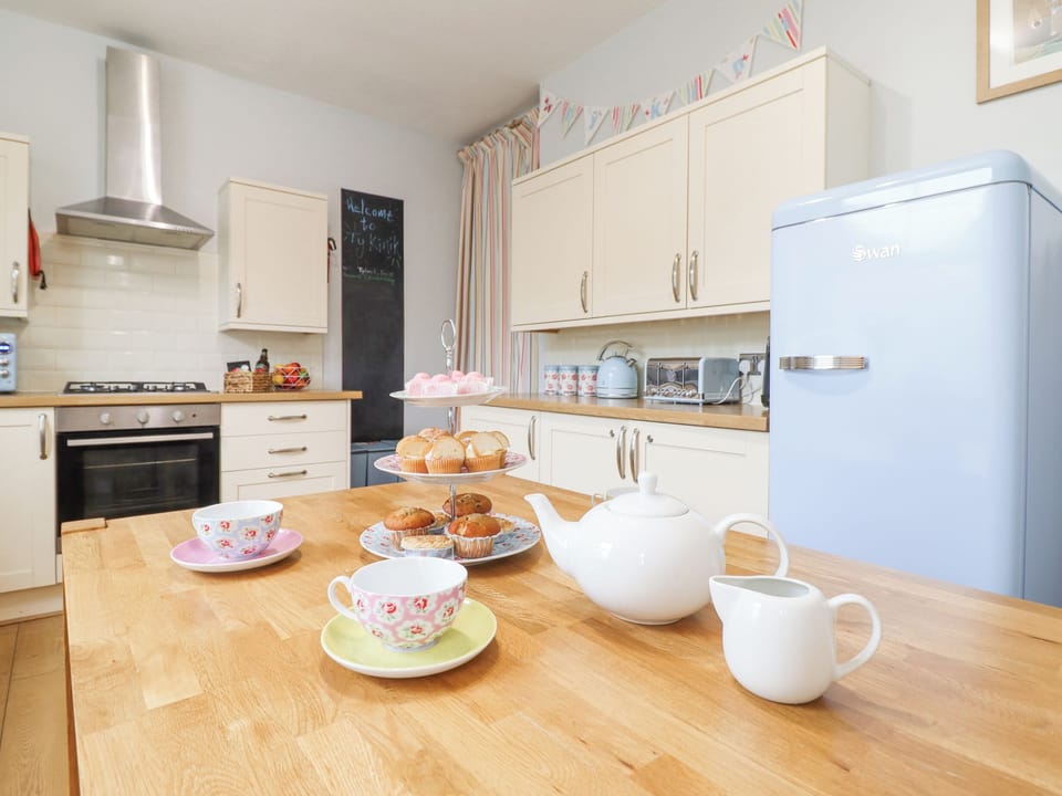 Fridge, dishwasher, electric kettle, toaster