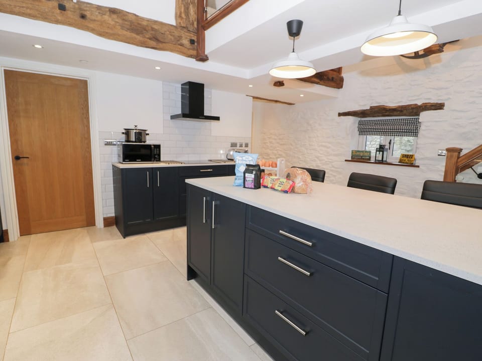 Cottage | Private kitchen | Fridge, dishwasher, electric kettle, toaster