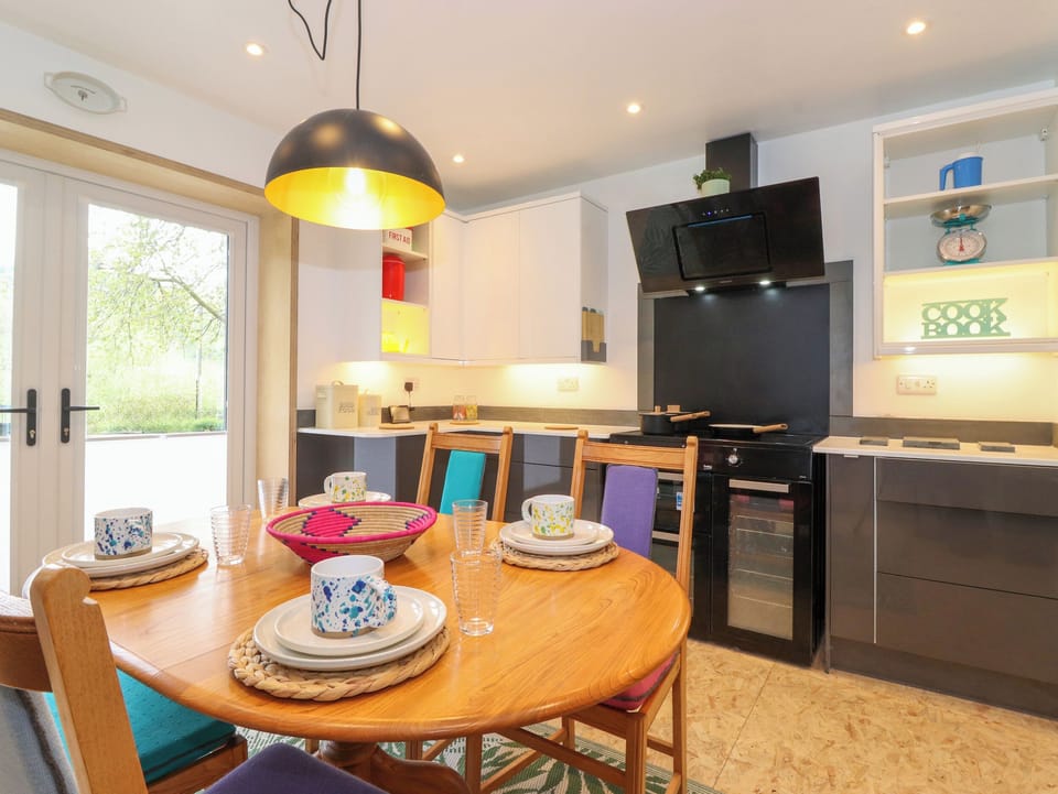 Fridge, dishwasher, electric kettle, toaster