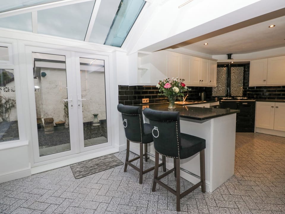 Fridge, dishwasher, electric kettle, toaster